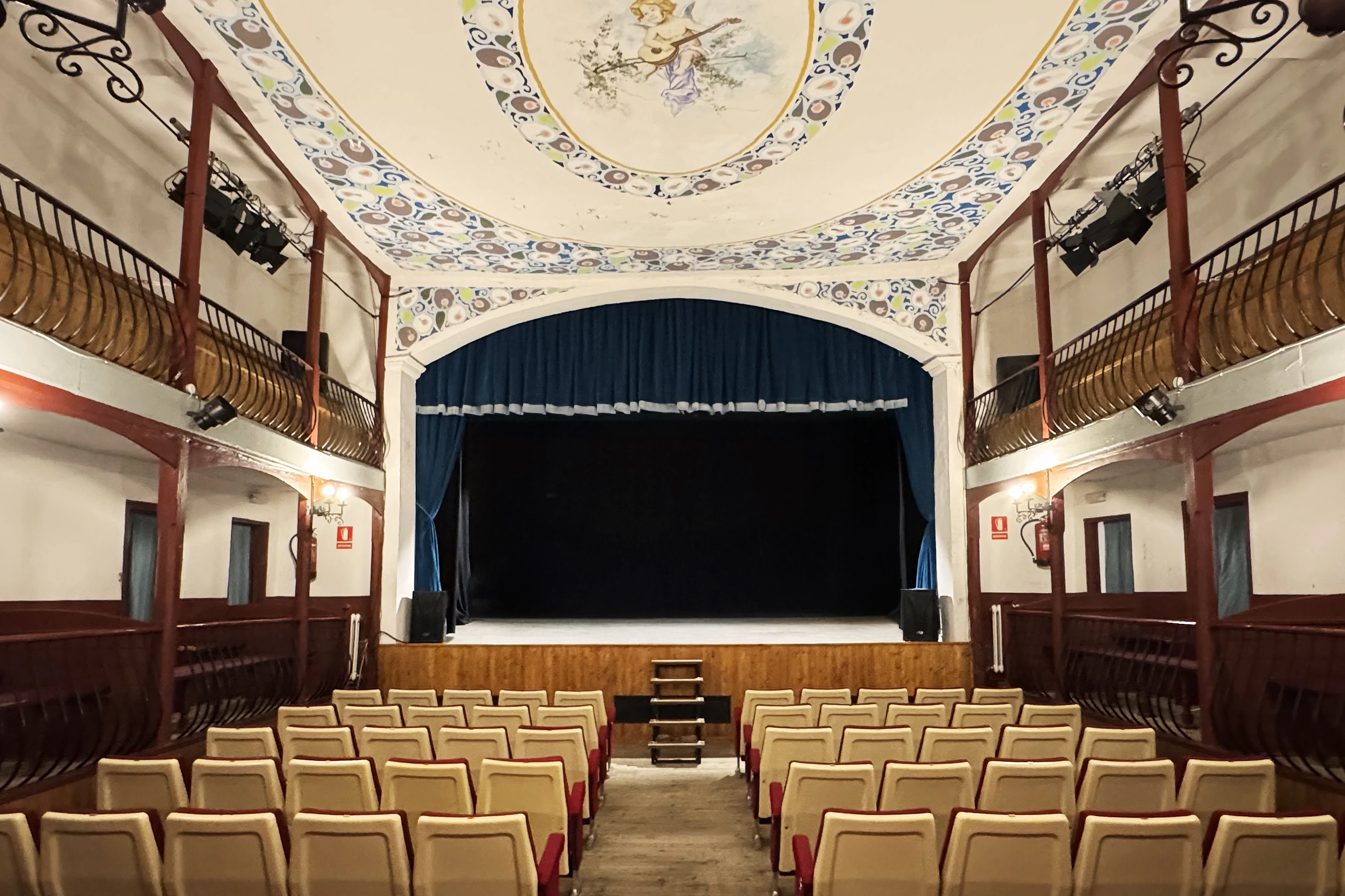 Interior del Teatro León Felipe
